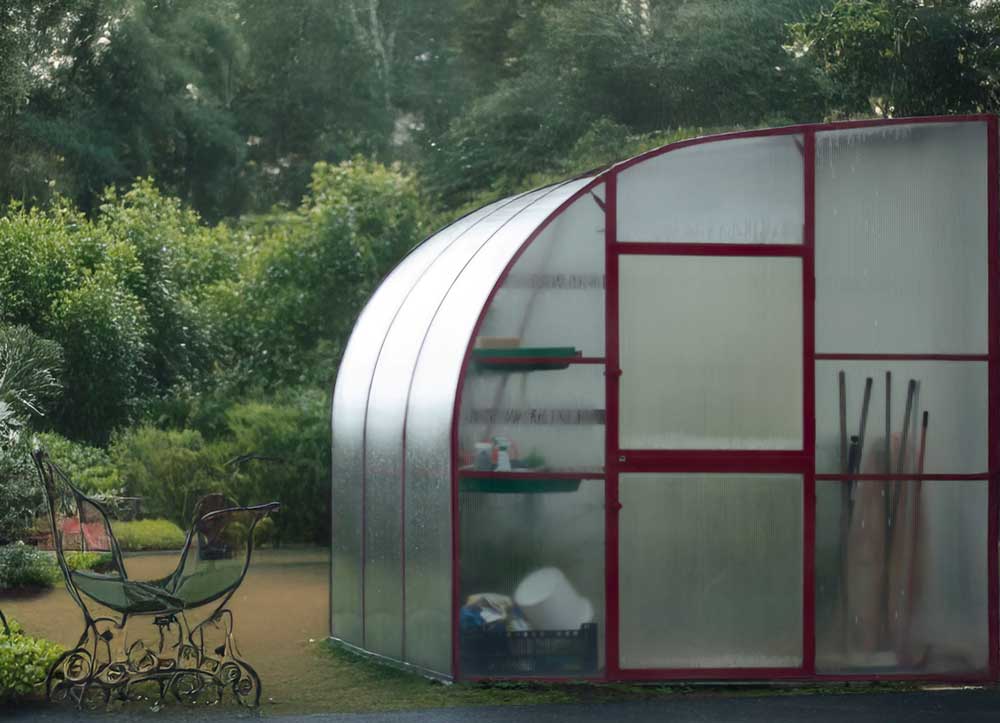 Ein kleines Gewächshaus / Anlehnhaus ist das ganze Jahr nützlich und braucht nur wenig Platz